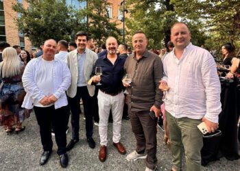 Njerëzit që duhet t’u shërbejnë qytetarëve/ Drejtorët e bashkive në Pogradec me biznese pa leje zaptojnë hapësirën publike