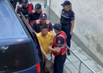 Pas 8 orësh, Gjykata e Fierit vendos “arrest me burg” për drejtorin kinez të Bankers dhe ish-administratorin