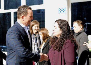 Ç’po ndodh?! Grenell sulmon ashpër presidenten e Kosovës: Turp për ty, Vjosa Osmani…!