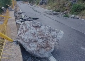 Rrëshqitje gurësh në hyrje të tunelit të Shkopetit, aksi është bllokuar për rreth një orë