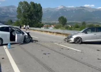 Aksident i rëndë në Bulqizë/ Përplasen dy makina, 4 të plagosur, tre prej tyre në gjendje të rëndë