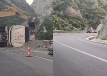 Përmbyset kamioni me ngarkesë në “Shkallën e Tujanit”, plagoset shoferi