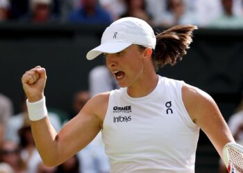 Swiatek shkruan historinë me fitoren spektakolare në finalen e Wimbledonit