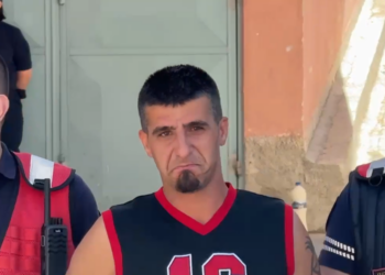 Goditi mbi 50 herë me thikë të dashurën, policia jep versionin zyrtar: E vrau dhe i vuri flakën