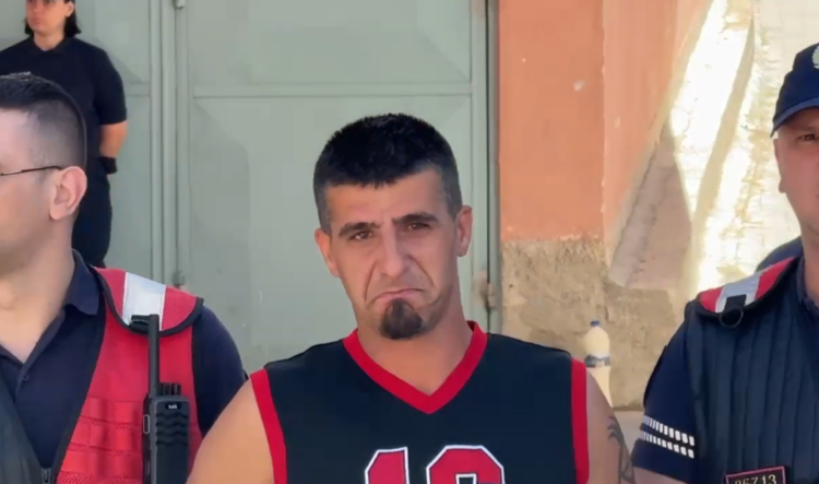 Goditi mbi 50 herë me thikë të dashurën, policia jep versionin zyrtar: E vrau dhe i vuri flakën