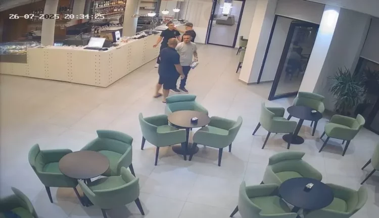 Dhunoi kamarierin për një shishe ujë, pezullohet nga detyra oficeri i policisë (Emri)