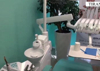 Përdornin preparate të skaduara, arrestohen administratori i klinikës dhe një stomatolog në Tiranë (Emrat)