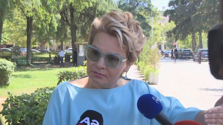 Kryemadhi shpërthen kundër Blushit: E largoi Metën nga shtëpia! Nëse do fustanin dhe takat e mia, ia jap