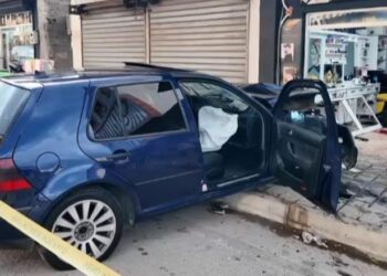 Makina përfundon në dyqan, plagosen 4 anëtarë të një familjeje në aksin Shëngjin-Velipojë