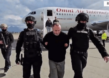 Inskenoi vdekjen e tij, ekstradohet drejt Italisë 56-vjeçari shqiptar