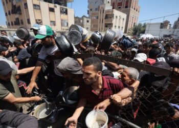 Izraelitët nuk kursejnë sulmet! Vriten të paktën 73 palestinezë, teksa po merrnin ndihma