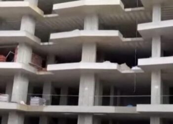 Punëtori humbi jetën pasi ra nga skela, në kërkim administratori i kompanisë së ndërtimit në Berat