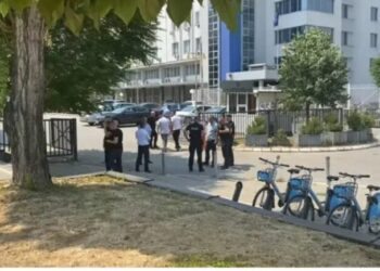 Alarmi i rremë për bombë në Kuvendin e Kosovës, Policia: Mesazhi dyshohet se erdhi nga Serbia