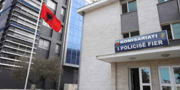 Abuzoi seksualisht me vajzën e tij të mitur, arrestohet babai “monstër” në Patos