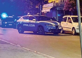 Një rumun godet shtatë herë me thikë shqiptarin 36-vjeçar, i plagos edhe bashkëshorten dhe rreh djalin 13-vjeçar