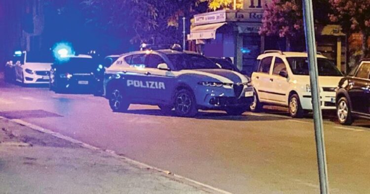 Një rumun godet shtatë herë me thikë shqiptarin 36-vjeçar, i plagos edhe bashkëshorten dhe rreh djalin 13-vjeçar