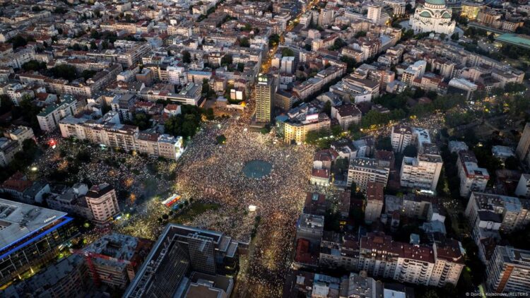 Protestuesit i japin ‘ultimatum’ Vuçiçit: Zgjedhje të parakohshme parlamentare ose…