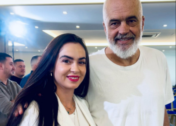 Operacion i befasishëm në Fier! Disa zyrtarë të arrestuar, mes tyre edhe ish-nënkryetarja e bashkisë (Emrat)