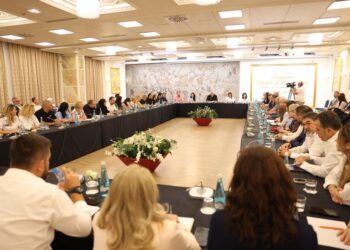 Rama bën sikur është dita e parë si kryeministër: Punët janë ‘lesh e li‘, do krijojmë sistem të ri furnizimi për ujin