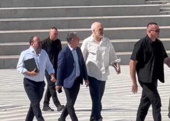 ‘Ultimatumi’ i Ramës në Vlorë! Drejtorët e bashkisë në garë, kush të japë dorëheqjen më shpejt