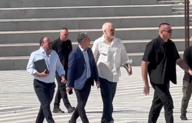 ‘Ultimatumi’ i Ramës në Vlorë! Drejtorët e bashkisë në garë, kush të japë dorëheqjen më shpejt