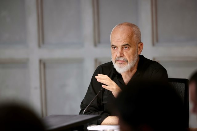 Rama i bën gjyqin: Efektivi që rrahu kamarierin të përjashtohet nga Policia e t’i dorëzohet drejtësisë