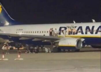 (VIDEO) Alarm për zjarr në avionin e Ryanair, 18 të plagosur gjatë evakuimit në Majorka