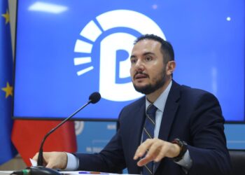 “Dola me kokën lart nga burgu politik”, Salianji: Të rikthejmë PD-në aty ku e meriton