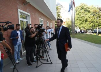 Dash Sula reagon pas lirimit të Salianjit: Ata të PD e përcollën me “oiiiii” dhe e pritën me xhelozi