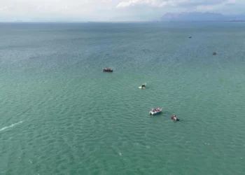 Shpëtoi turistët në Shkodër, por u mbyt vetë! Vijojnë kërkimet për trupin e kapitenit të anijes