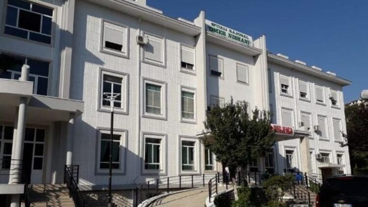Spitali i Gjirokastrës pa antidot kundër pickimit të gjarprit, 26-vjeçarja rrezikon prerjen e këmbës