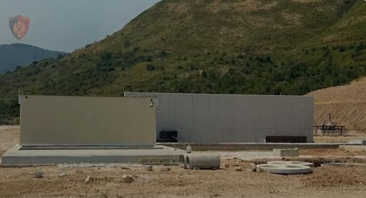 Po ndërtonin një TEC pa leje ndërtimi në pronë publike, arrestohen 2 inxhinierë dhe në kërkim pronari