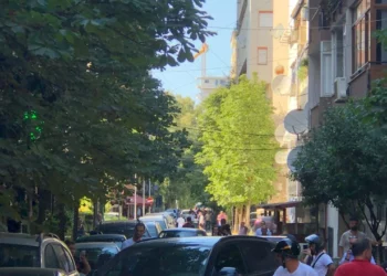 Policia në ndjekje të një automjeti në rrugën “Myslym Shyri”, përplasen 4 makina