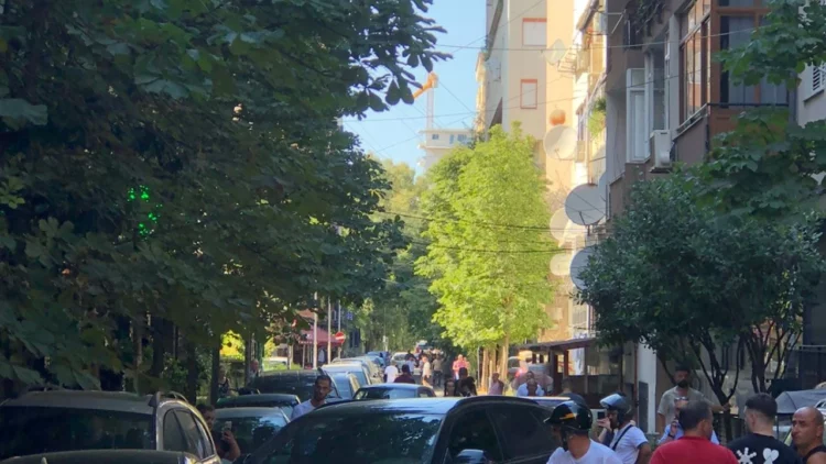 Policia në ndjekje të një automjeti në rrugën “Myslym Shyri”, përplasen 4 makina