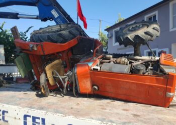 Aksident në Divjakë/ Përmbyset mjeti bujqësor dhe e zë poshtë, humb jetën 62-vjeçari(Emri)