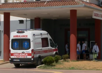 Ishte me pushime në Shëngjin, 23-vjeçari bie aksidentalisht nga ballkoni i hotelit