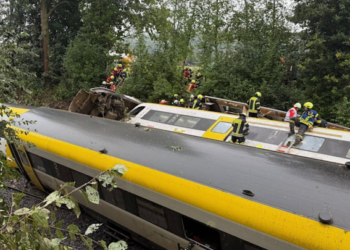 Gjermani/ Treni me rreth 100 persona del nga shinat, raportohet për disa të vdekur