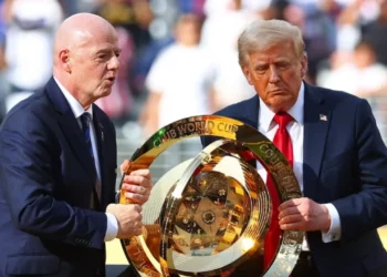 Chelsea festoi me një kopje të kupës? Trump: Trofeun e vërtetë e kam unë, FIFA ma fali