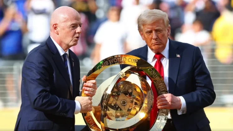 Chelsea festoi me një kopje të kupës? Trump: Trofeun e vërtetë e kam unë, FIFA ma fali