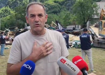 Turisti në Theth rrëfen tmerrin: Na nxorrën me të bërtitura, pasaporta britanike më ngeli në rrënoja!