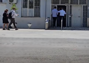 Momenti kur oficerët e BKH shkojnë tek Erion Veliaj në paraburgim, del edhe emri i biznesmenit të lidhur me kryebashkiakun