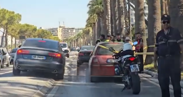 Shoferi përplas këmbësorin te vijat e bardha në Lungomaren e Vlorës