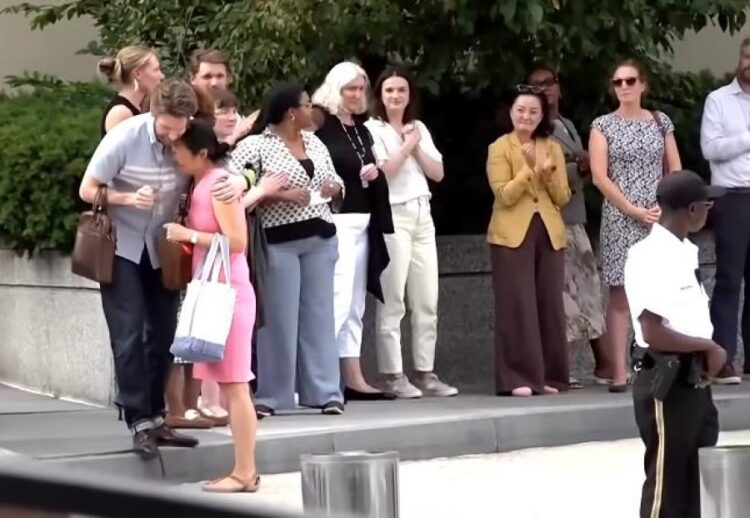 I erdhi dita edhe asaj ‘të hajë bar’, Yuri Kim proteston para DASH pasi e hoqën nga puna