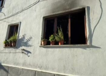 Përfshihet nga zjarri banesa në Pogradec, humb jetën nga asfiksia 52 vjeçarja (Emri)