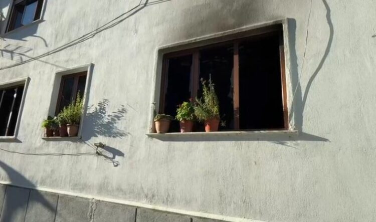 Përfshihet nga zjarri banesa në Pogradec, humb jetën nga asfiksia 52 vjeçarja (Emri)