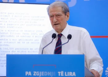 “Qëndresa është rrugëdalja”/ Berisha: Kemi të bëjmë me një diktaturë autokratike