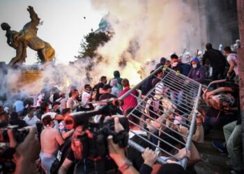 Serbi/ Sërish dhunë gjatë protestave kundër qeverisë