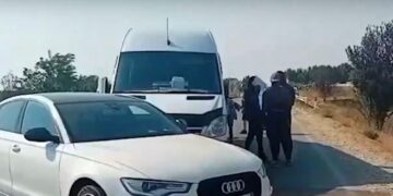 Aksident i rëndë në autostradën Levan–Tepelenë, automjeti përplas furgonin me turistë