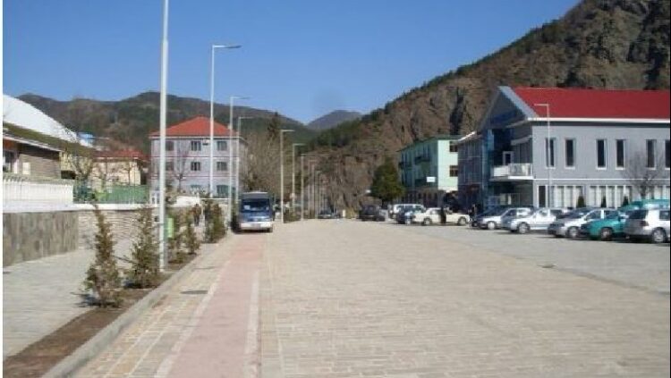 “Mos kalo në rrugën tonë”, kërcënohet një person në Fushë Arrëz