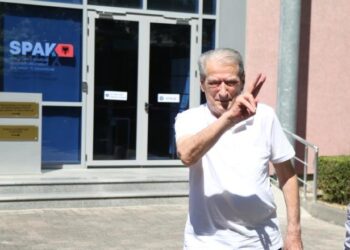 Sali Berisha mbërrin në SPAK në zbatim të masës detyrim paraqitje